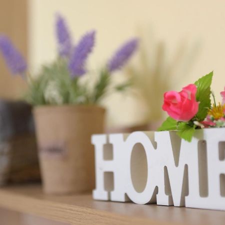יאליסוס Happy Days Home Apartment Und Studio/Penthouse מראה חיצוני תמונה