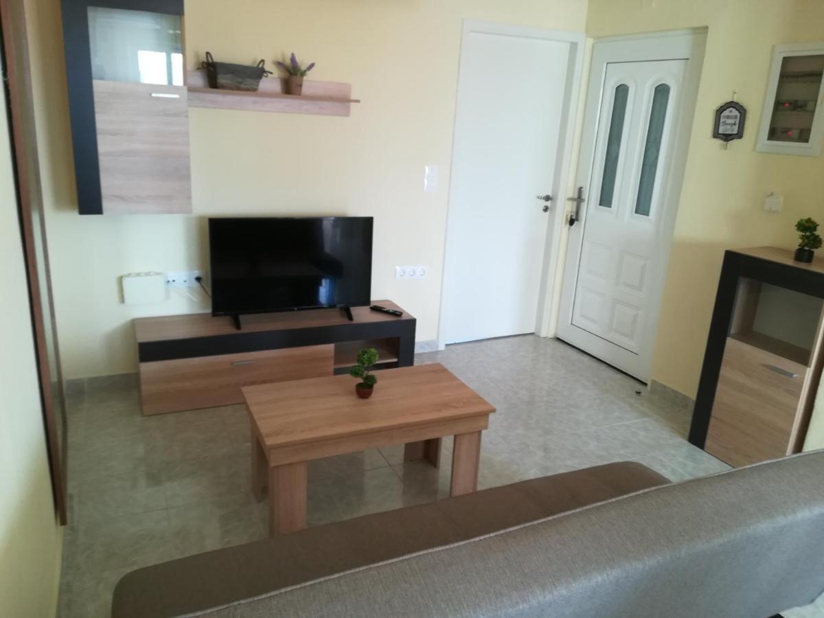 יאליסוס Happy Days Home Apartment Und Studio/Penthouse מראה חיצוני תמונה