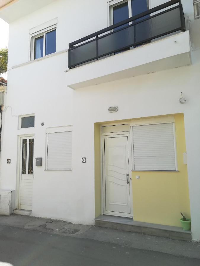 יאליסוס Happy Days Home Apartment Und Studio/Penthouse מראה חיצוני תמונה
