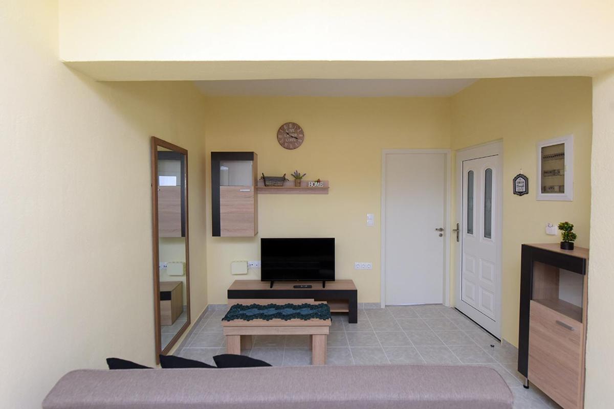 יאליסוס Happy Days Home Apartment Und Studio/Penthouse מראה חיצוני תמונה