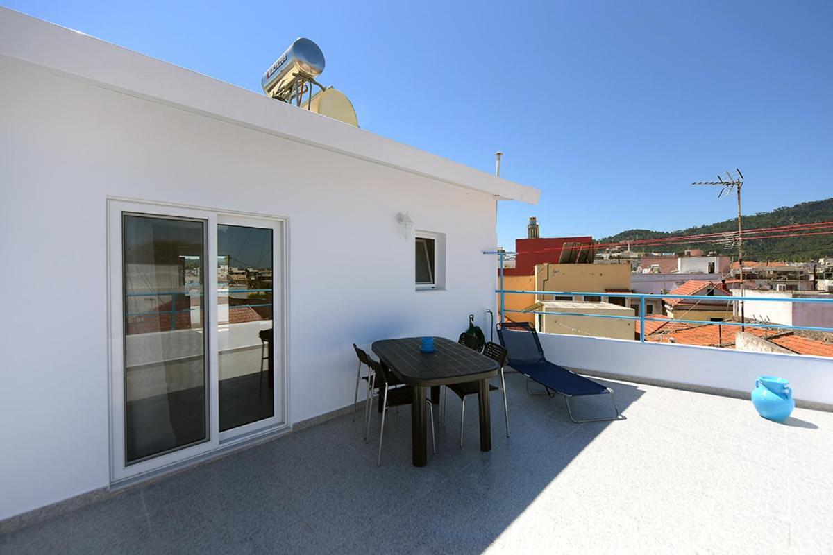 יאליסוס Happy Days Home Apartment Und Studio/Penthouse מראה חיצוני תמונה