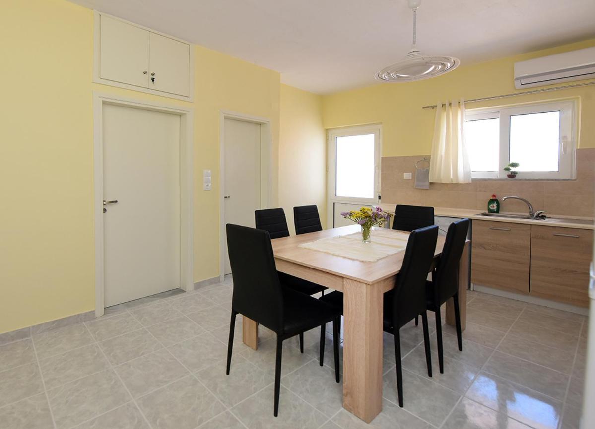 יאליסוס Happy Days Home Apartment Und Studio/Penthouse מראה חיצוני תמונה