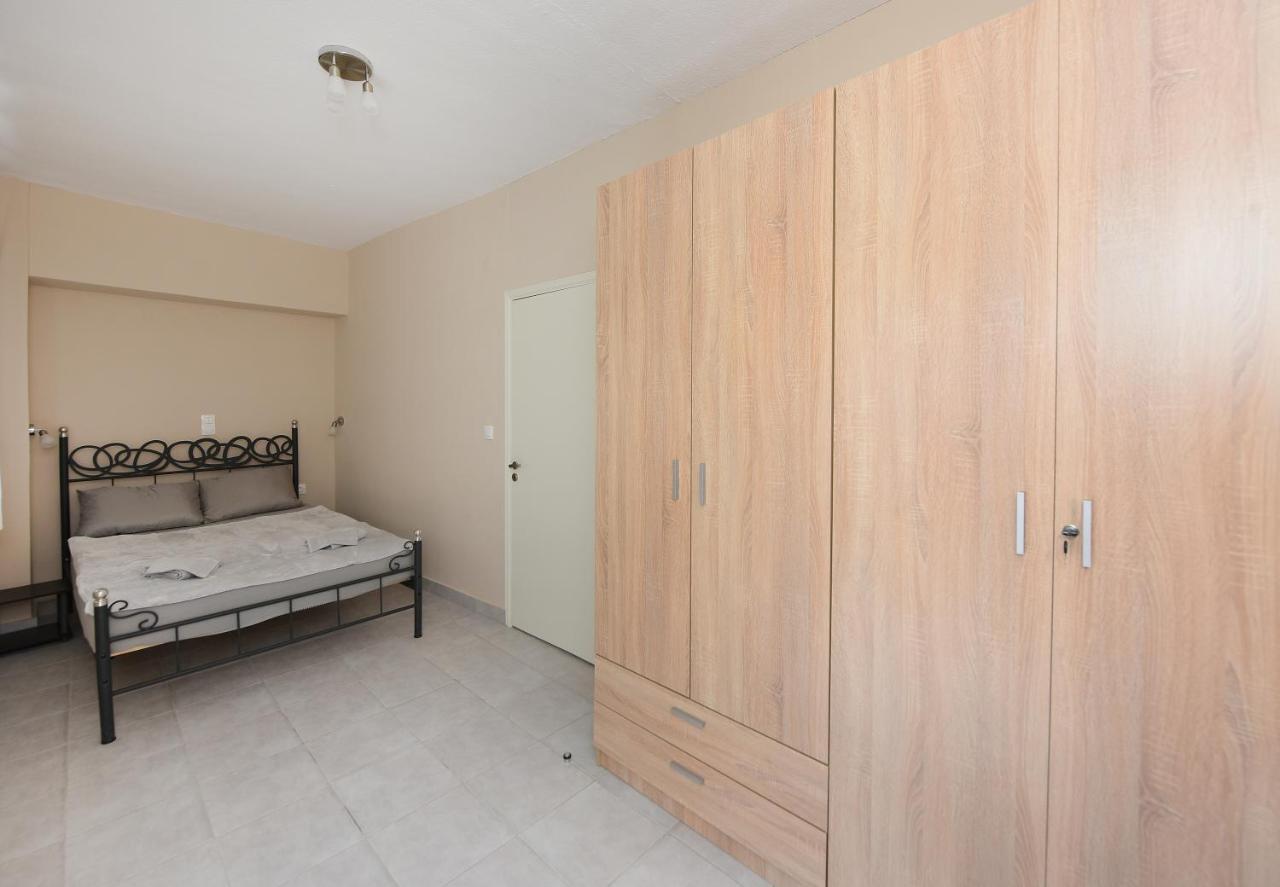 יאליסוס Happy Days Home Apartment Und Studio/Penthouse מראה חיצוני תמונה