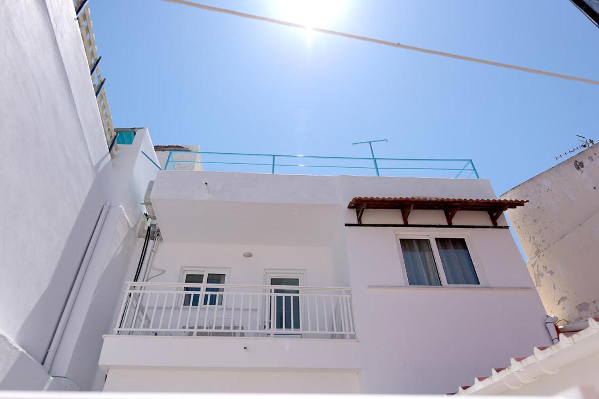 יאליסוס Happy Days Home Apartment Und Studio/Penthouse מראה חיצוני תמונה