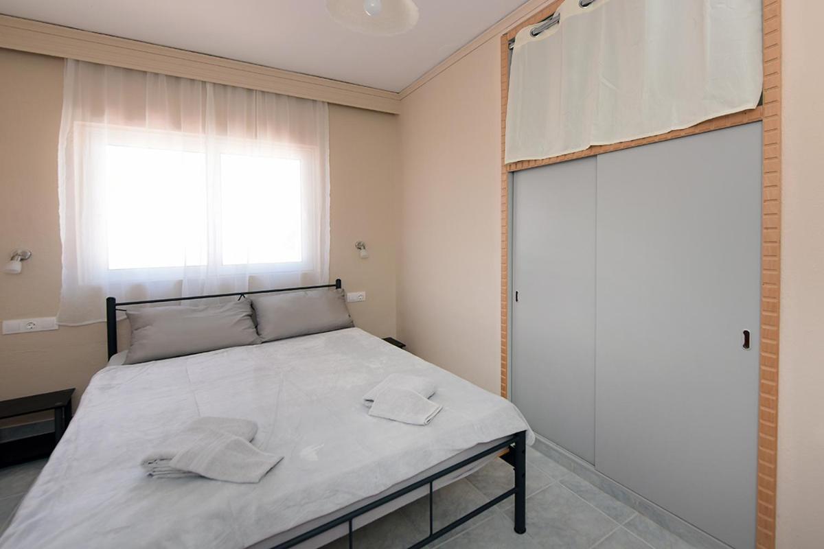 יאליסוס Happy Days Home Apartment Und Studio/Penthouse מראה חיצוני תמונה