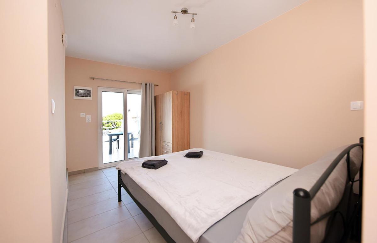 יאליסוס Happy Days Home Apartment Und Studio/Penthouse מראה חיצוני תמונה