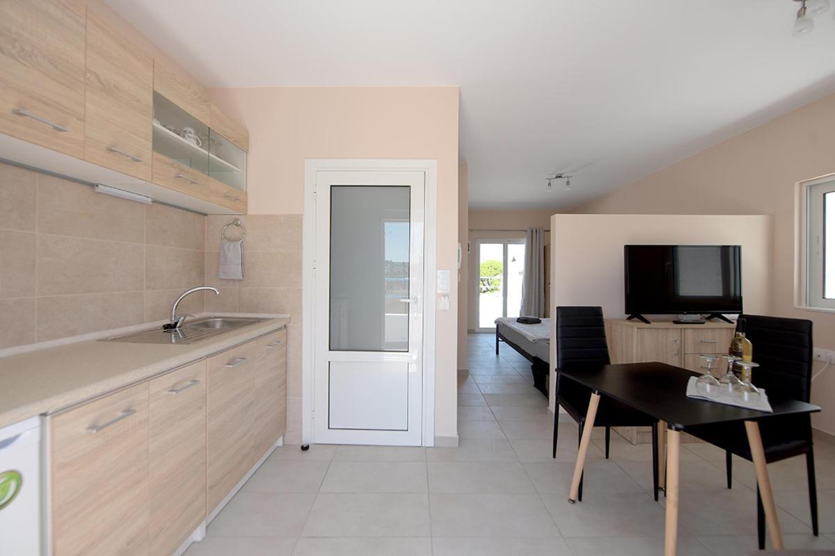 יאליסוס Happy Days Home Apartment Und Studio/Penthouse מראה חיצוני תמונה